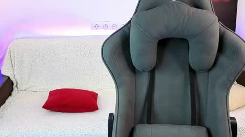 emjay online show from August 6, 8:57 am