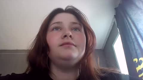 light_lunaa online show from June 7, 7:35 am