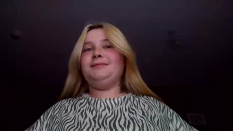 light_lunaa online show from August 11, 4:20 pm