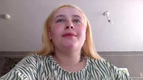 light_lunaa online show from August 15, 7:23 am