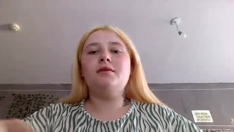 light_lunaa online show from August 15, 8:29 am