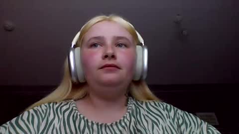 light_lunaa online show from August 15, 4:33 pm