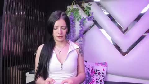 liinzy_rouse online show from August 3, 9:55 pm