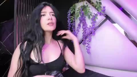 liinzy_rouse online show from August 15, 5:17 pm