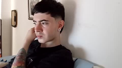 liio____ online show from May 10, 8:22 pm