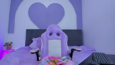 liittle_princess_ online show from August 8, 9:15 pm