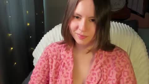 likamil0ika online show from August 5, 3:10 pm
