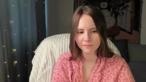 likamil0ika online show from August 14, 3:15 pm