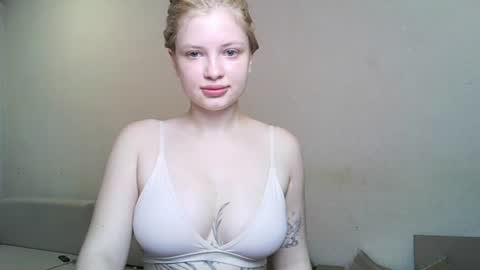 Anna and Bella online show from August 8, 5:07 am