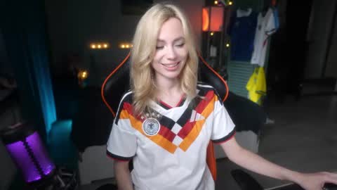 Ilona 3 online show from June 24, 7:27 pm