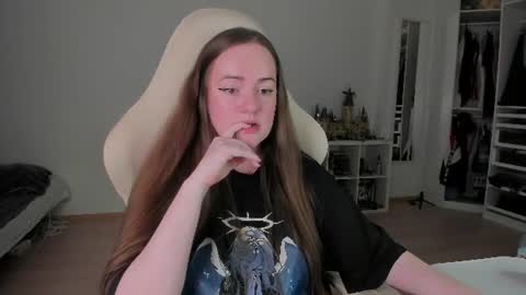 Lil 3 online show from July 7, 8:13 pm