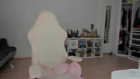 Lil 3 online show from July 11, 6:47 pm