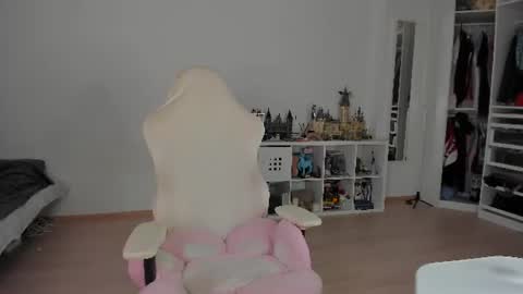 Lil 3 online show from July 12, 6:36 pm