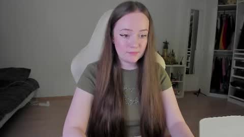 Lil 3 online show from August 8, 9:37 pm
