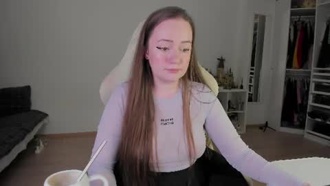 Lil 3 online show from August 10, 6:42 pm