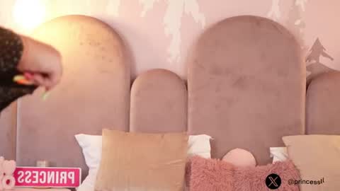 Dream Girl  online show from August 10, 4:47 am