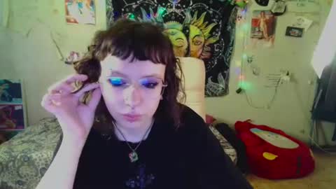 Lil online show from July 7, 11:36 am