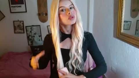 lilfoxxi online show from June 24, 8:05 am