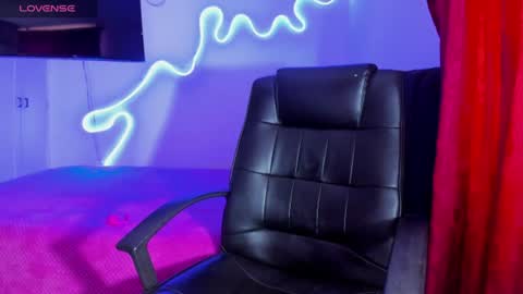 lili_evanss online show from August 5, 4:38 pm