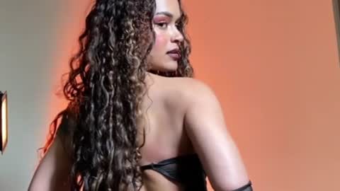lili_evanss online show from August 6, 3:33 pm