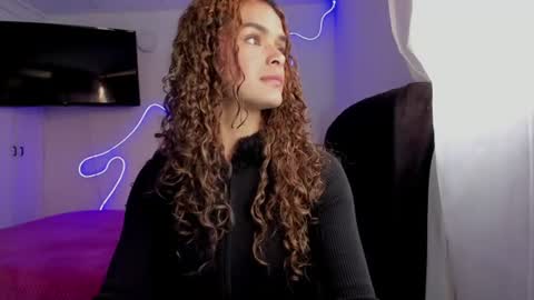 lili_evanss online show from August 10, 6:53 pm