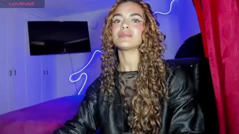 lili_evanss online show from August 12, 6:21 pm