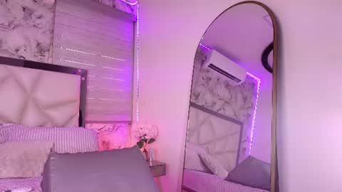 Lily online show from August 6, 6:29 pm