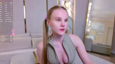 lili_lohan online show from August 8, 12:49 pm