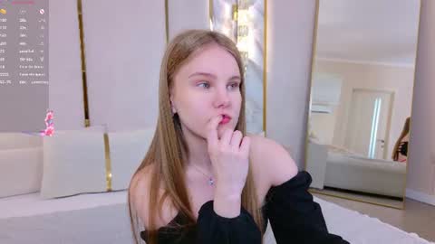 lili_lohan online show from August 9, 5:19 am