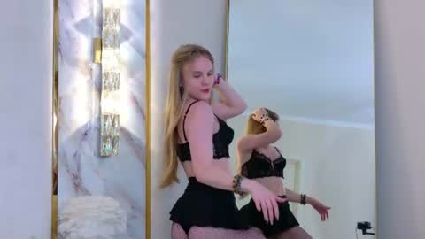 lili_lohan online show from August 12, 11:23 am