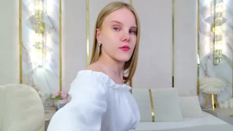 lili_lohan online show from August 14, 10:41 am