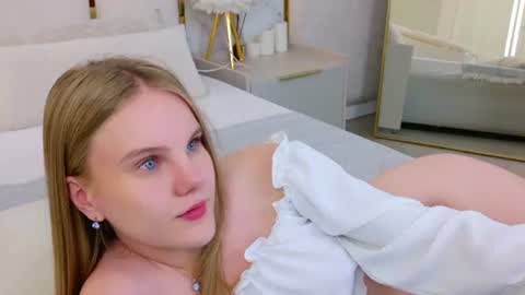 lili_lohan online show from August 14, 12:53 pm