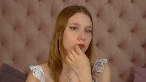 LiliLinn online show from August 4, 9:50 am