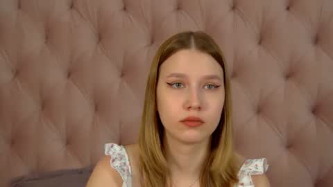 LiliLinn online show from August 4, 12:13 pm