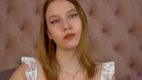 LiliLinn online show from August 4, 1:41 pm