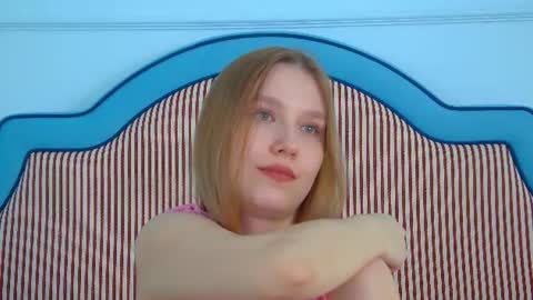 LiliLinn online show from August 7, 8:25 am