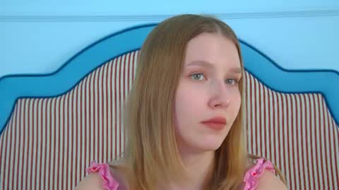 LiliLinn online show from August 7, 9:31 am