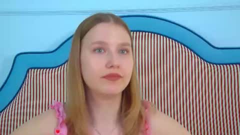 LiliLinn online show from August 7, 2:06 pm