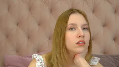 LiliLinn online show from August 8, 4:56 am