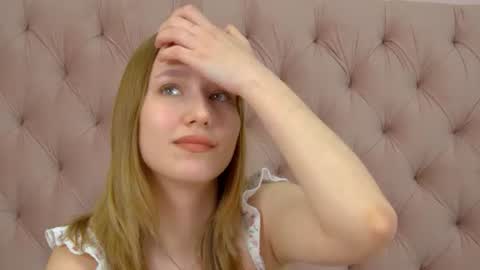 LiliLinn online show from August 8, 11:32 am