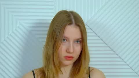 LiliLinn online show from August 10, 4:25 am