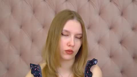 LiliLinn online show from August 11, 6:48 am