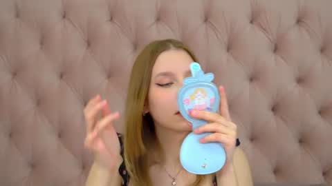 LiliLinn online show from August 11, 7:54 am