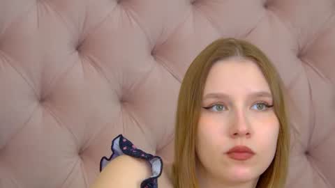 LiliLinn online show from August 11, 10:06 am