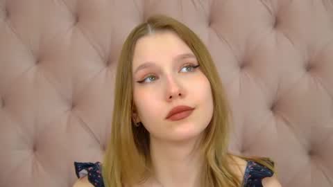 LiliLinn online show from August 11, 1:35 pm