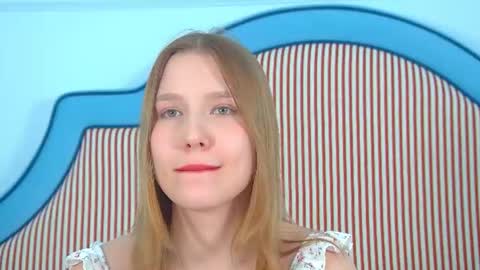 LiliLinn online show from August 14, 8:07 am
