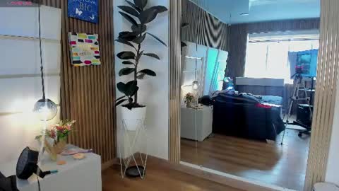 lilit online show from August 8, 8:42 pm