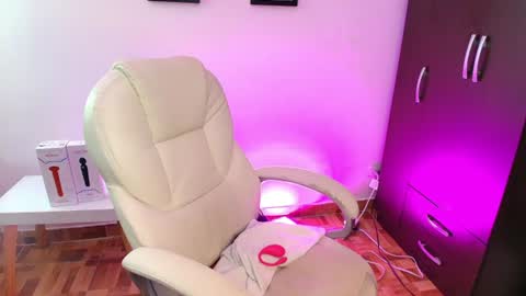 Leidy online show from July 31, 1:17 pm