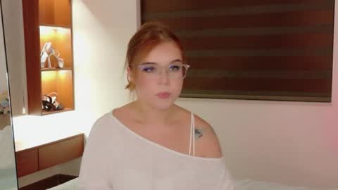 Lilith Bonheur online show from August 1, 8:04 pm