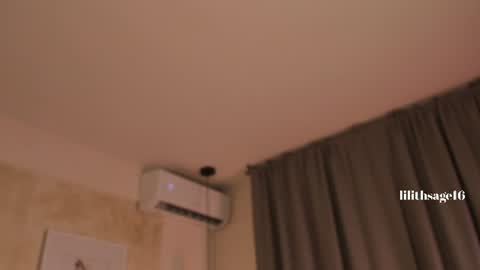 lilith_sage_ online show from August 6, 12:09 am